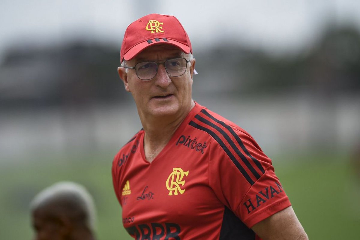 Dorival Júnior, campeão da Libertadores, comunica saída do Flamengo