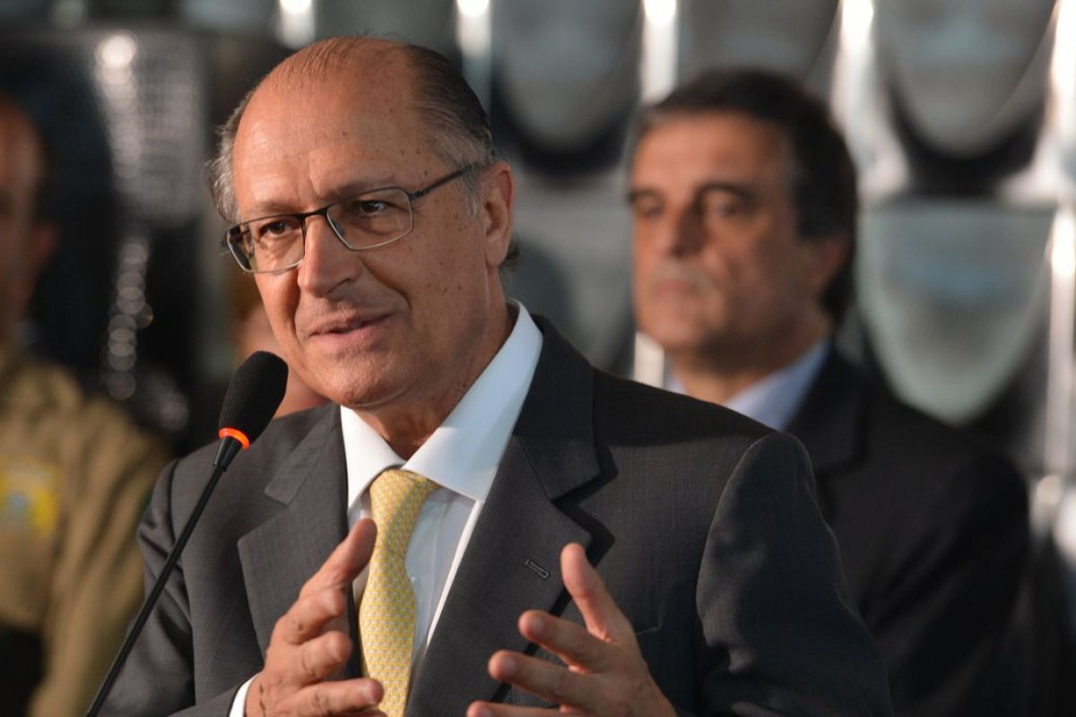 Volta do imposto sindical não será levantada em reforma trabalhista, diz Alckmin