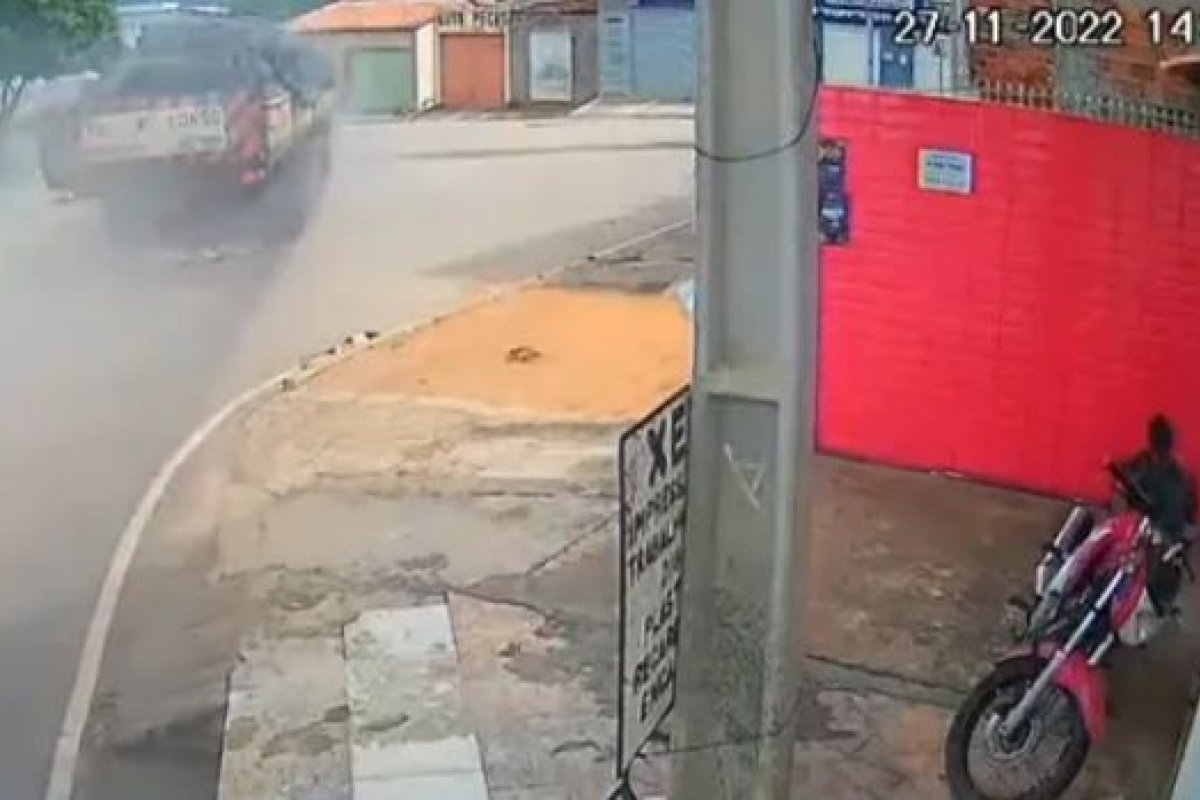 Mãe e filha morrem após carreta carregada de cimento invadir casa na região da Chapada Diamantina