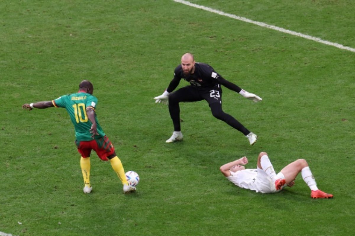 Em jogo agitado, Camarões e Sérvia empatam em 3 a 3