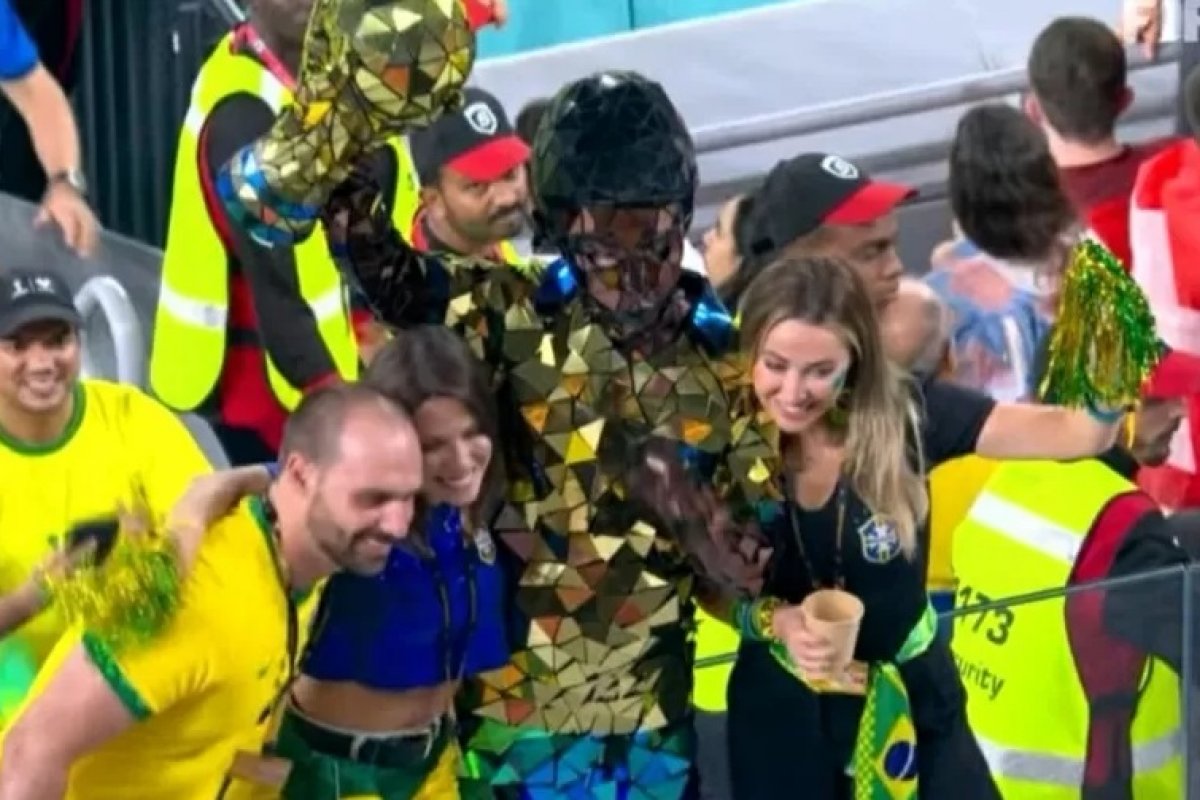 Internautas criticam Eduardo Bolsonaro após flagra no Catar