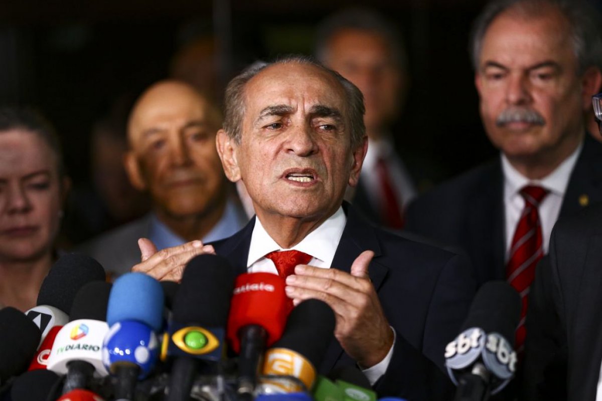 Relator do Orçamento protocola texto que fura o teto de gastos