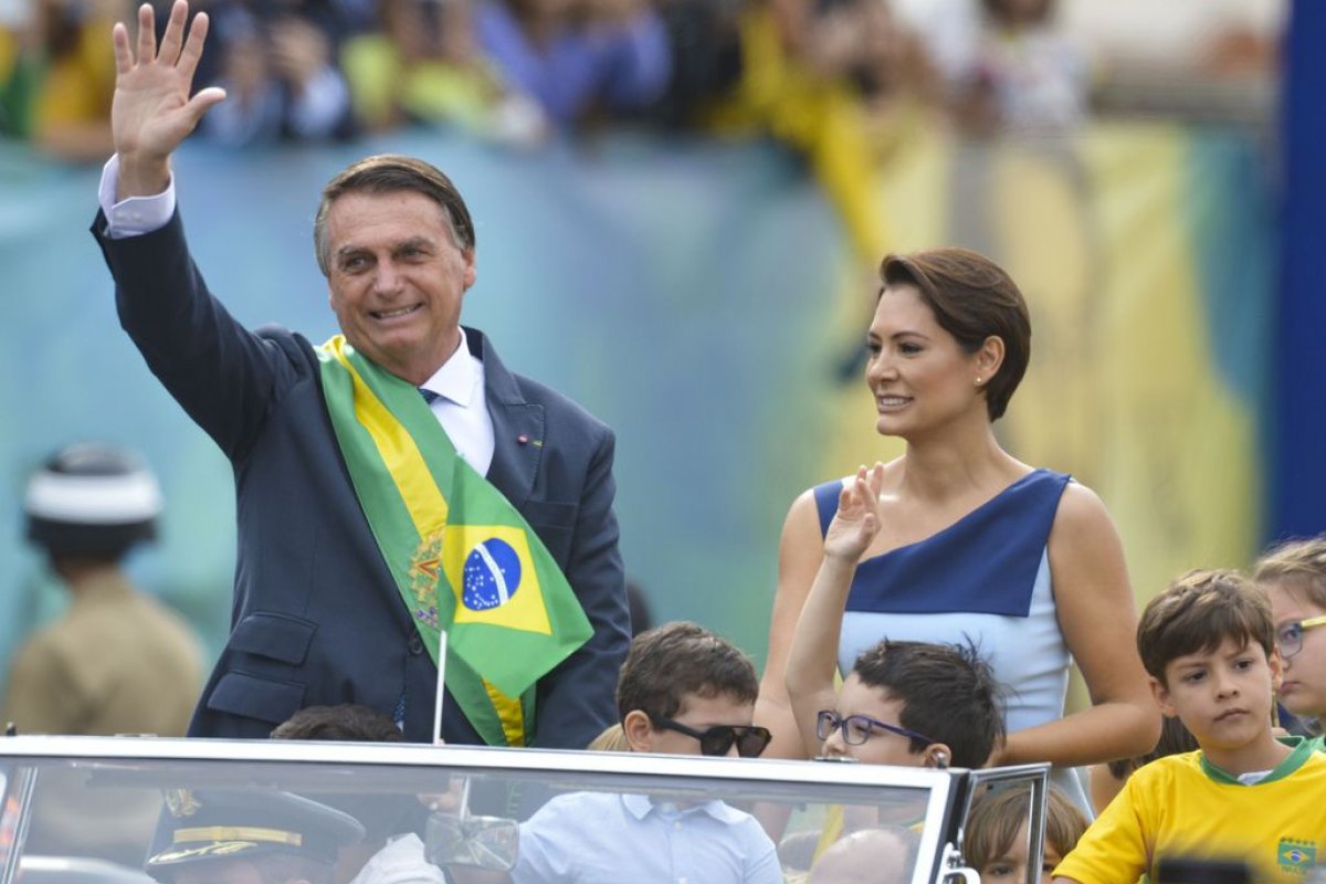 Primeira dama celebra 15 anos de casamento com o presidente Jair Bolsonaro