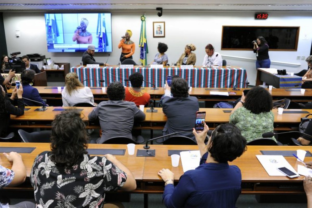 Especialistas reivindicam políticas públicas em prol da igualdade étnico-racial