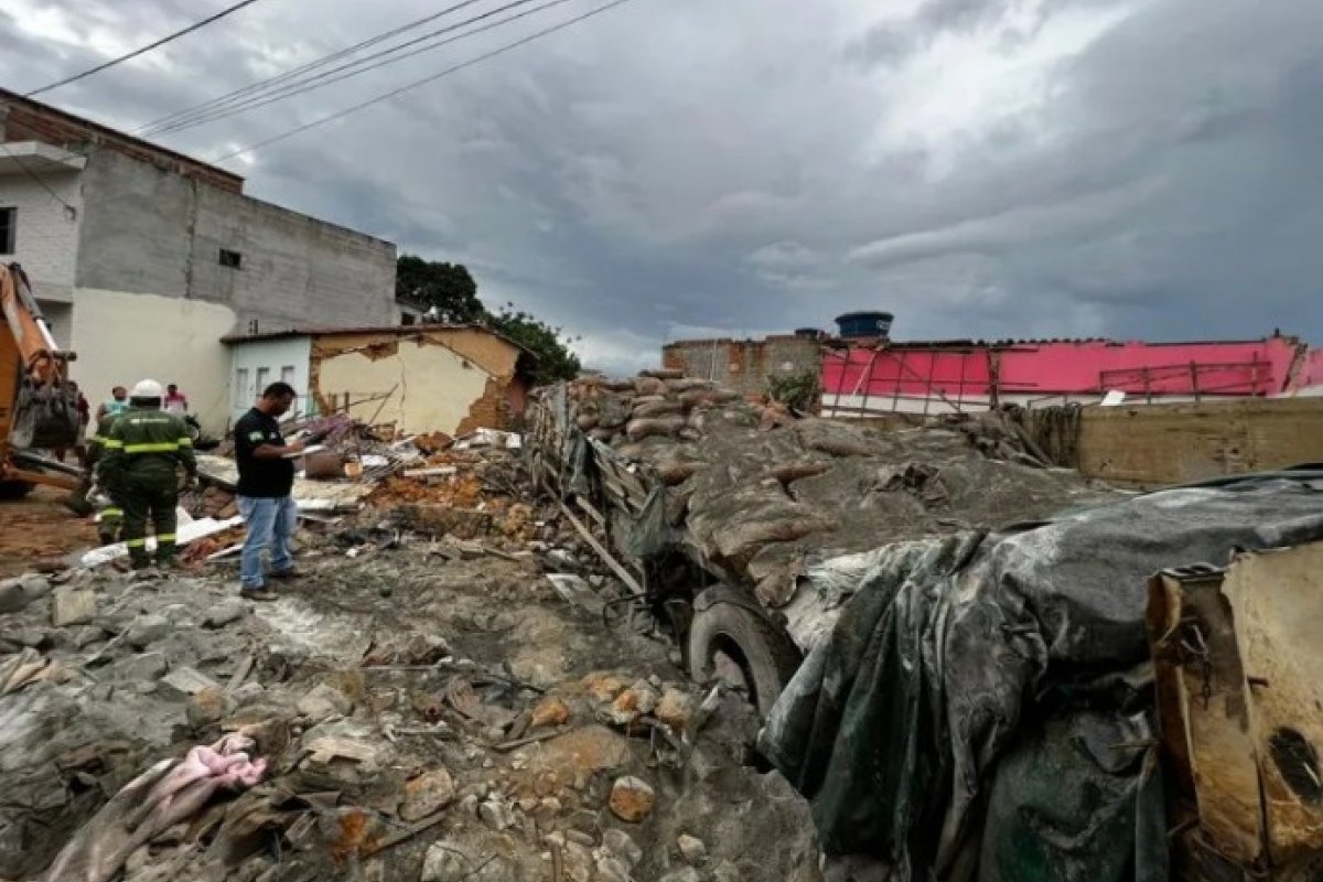 Mulher que morreu após carreta invadir casa na Bahia cobrou barreira de concreto à prefeitura