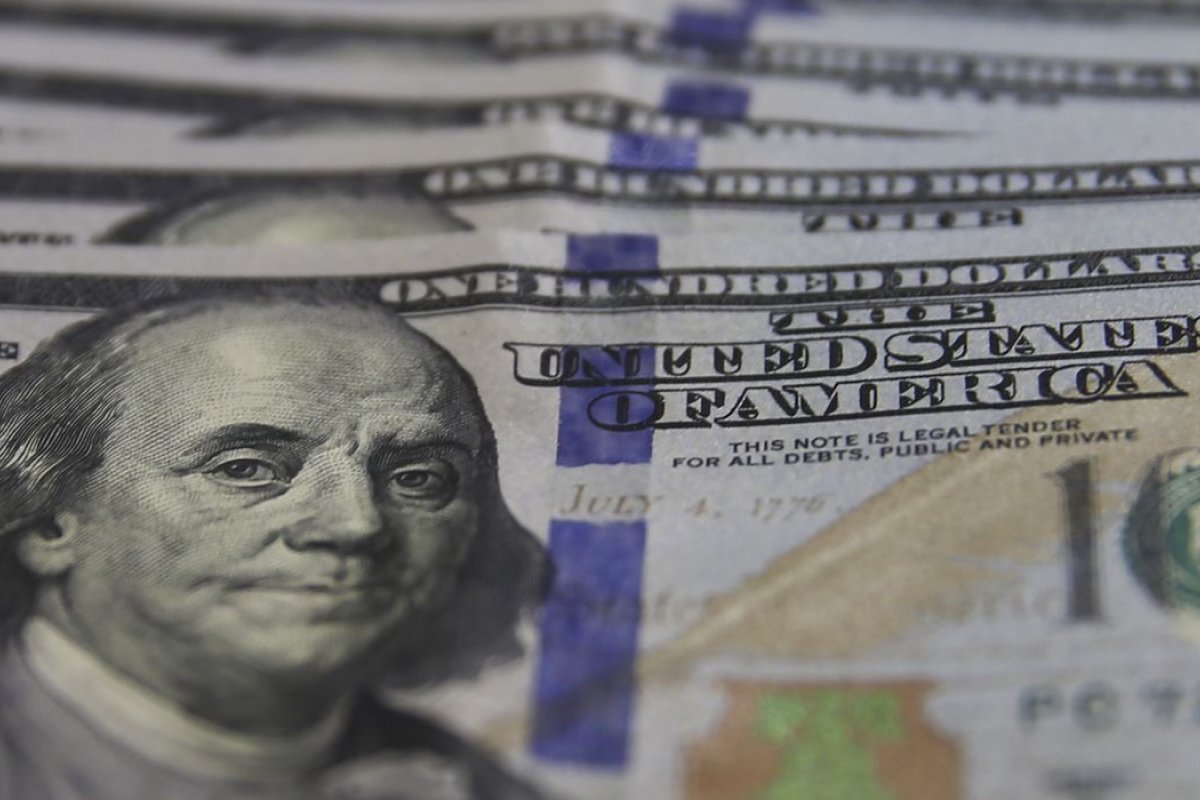 Ibovespa registra alta nesta terça-feira (29) com alívio externo, mas em análise sobre a PEC