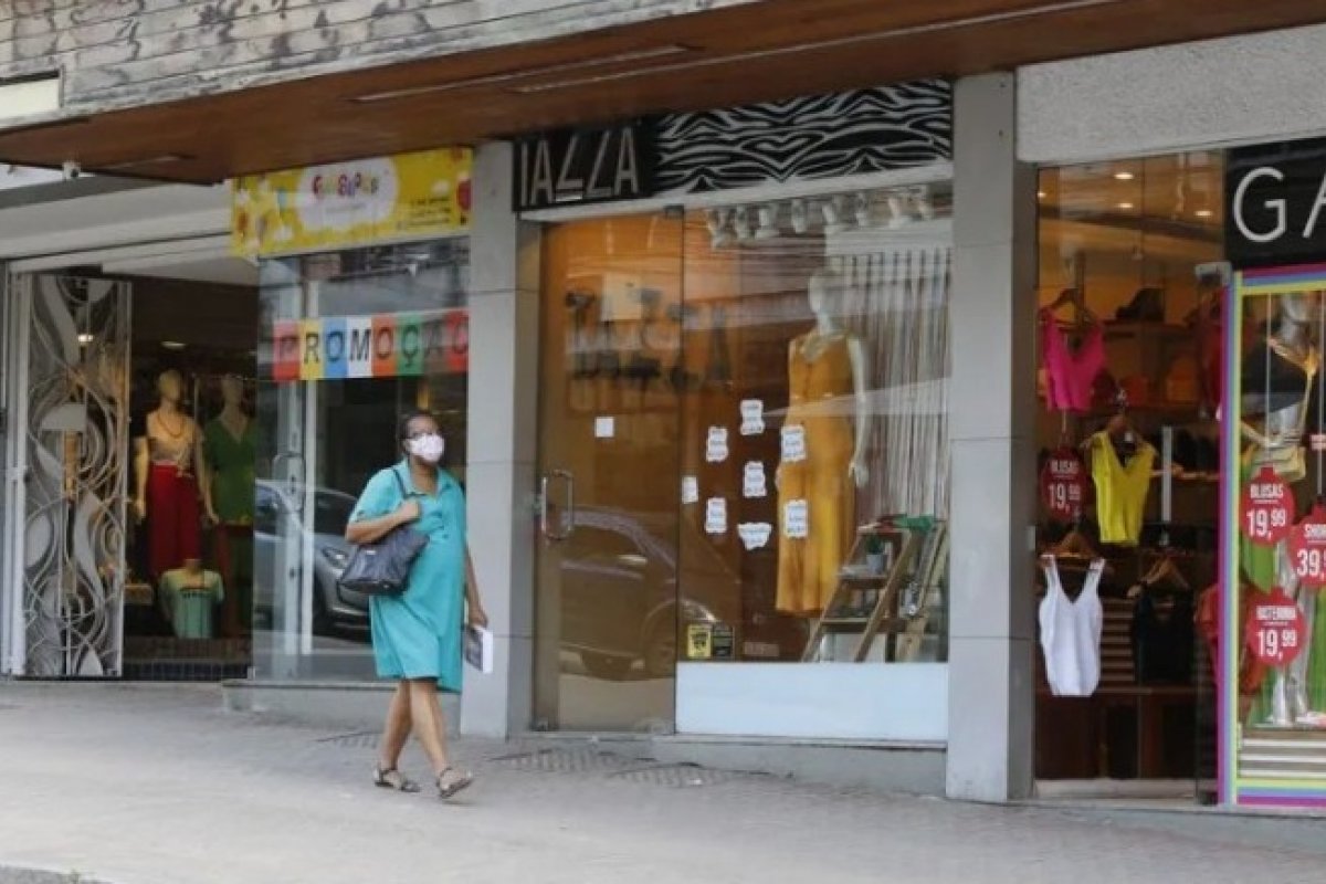 Confiança do Comércio registra recuo no índice em novembro, diz FGV