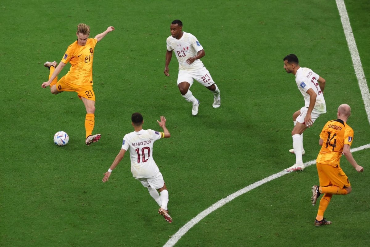 Copa do mundo: Holanda vence Catar por 2 a 0; país-sede está fora da competição
