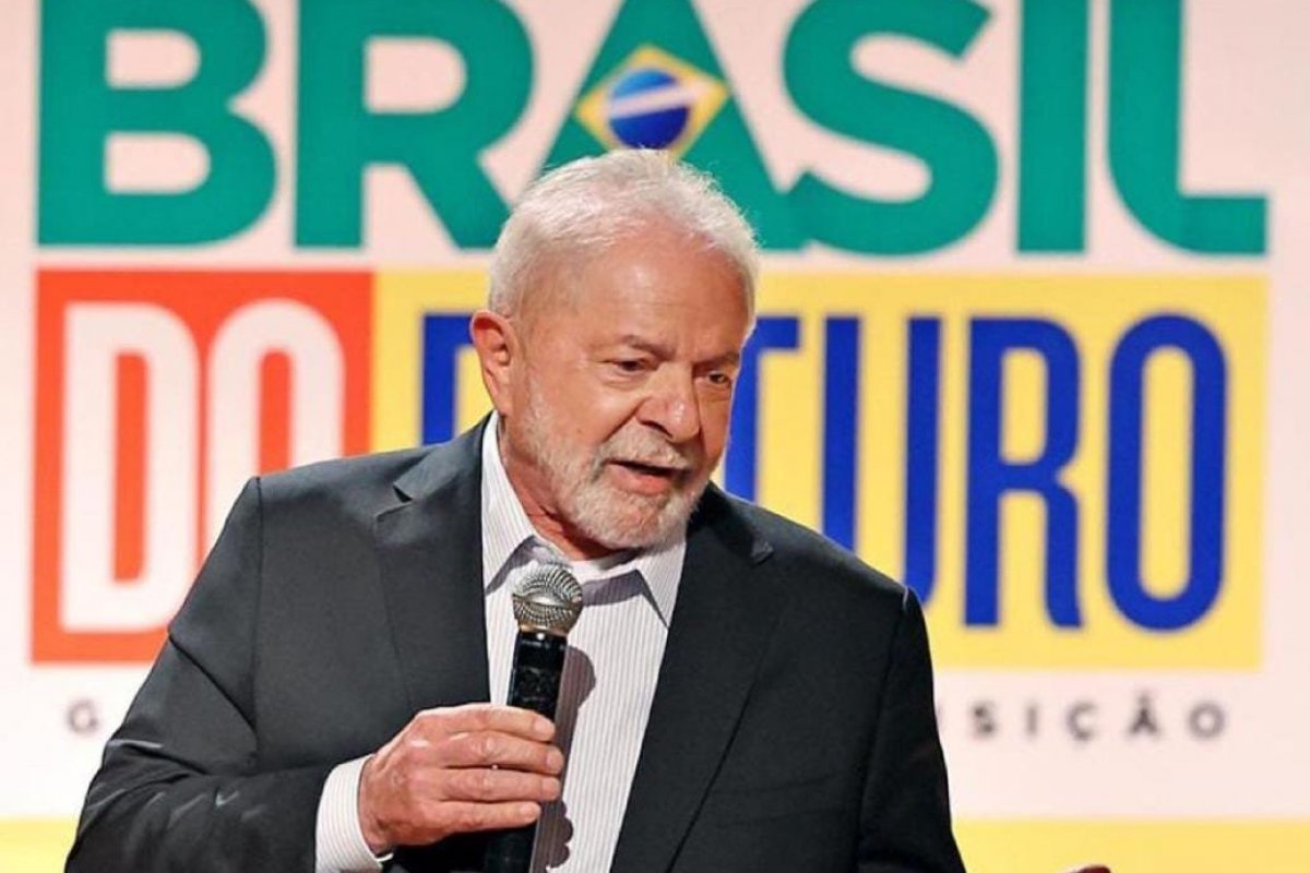 Lula pode ser diplomado no dia 12 de dezembro, diz jornal