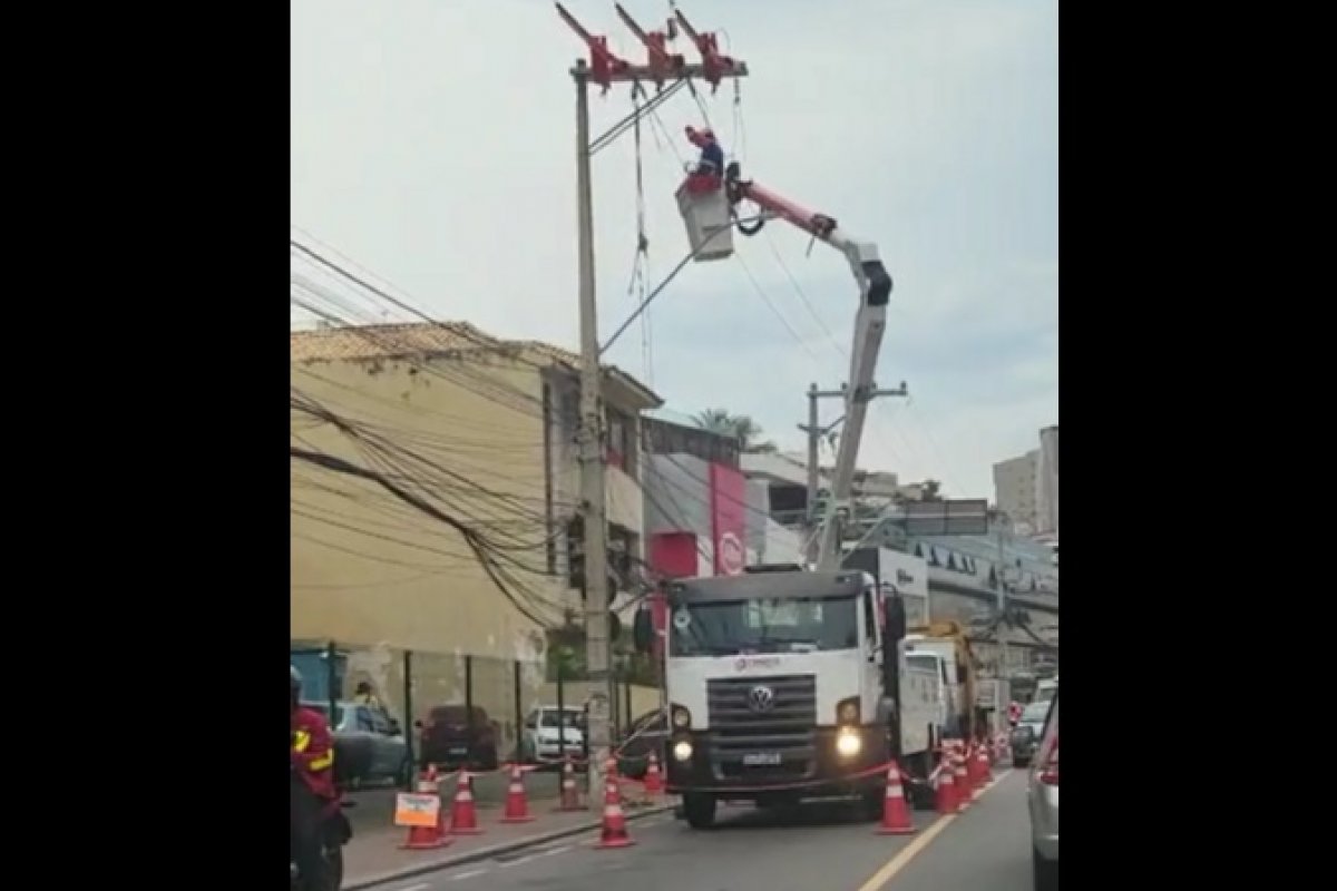 Vídeo: obra causa engarrafamento no Rio Vermelho