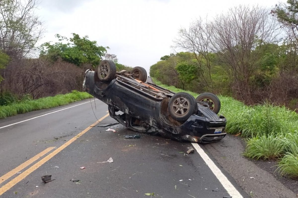Criança coreana morre em acidente de carro na BR-135, no oeste da Bahia