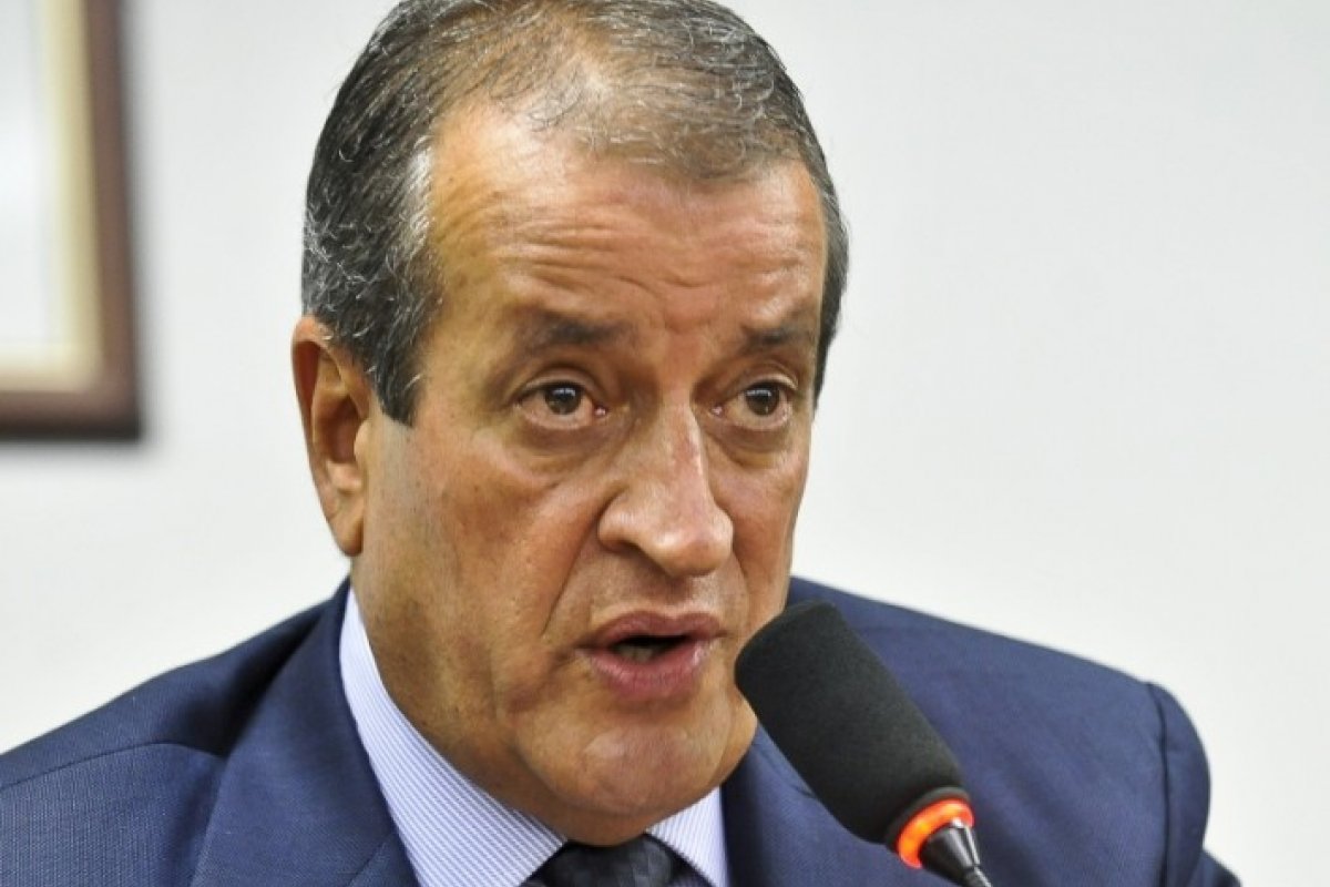 “Bolsonaro vai dar resposta a vocês; Ele é homem”, afirma presidente do PL a apoiadores