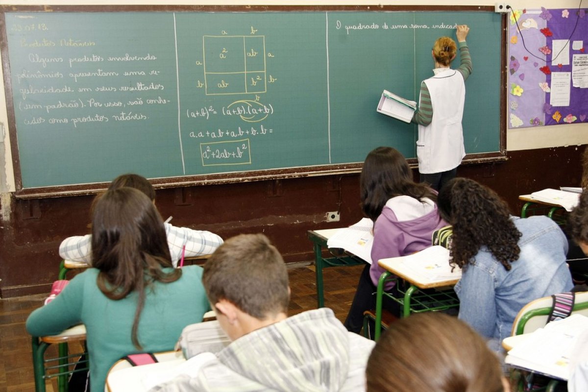 Somente 5% dos alunos da rede pública brasileira concluem ensino médio com conhecimento adequado em matemática