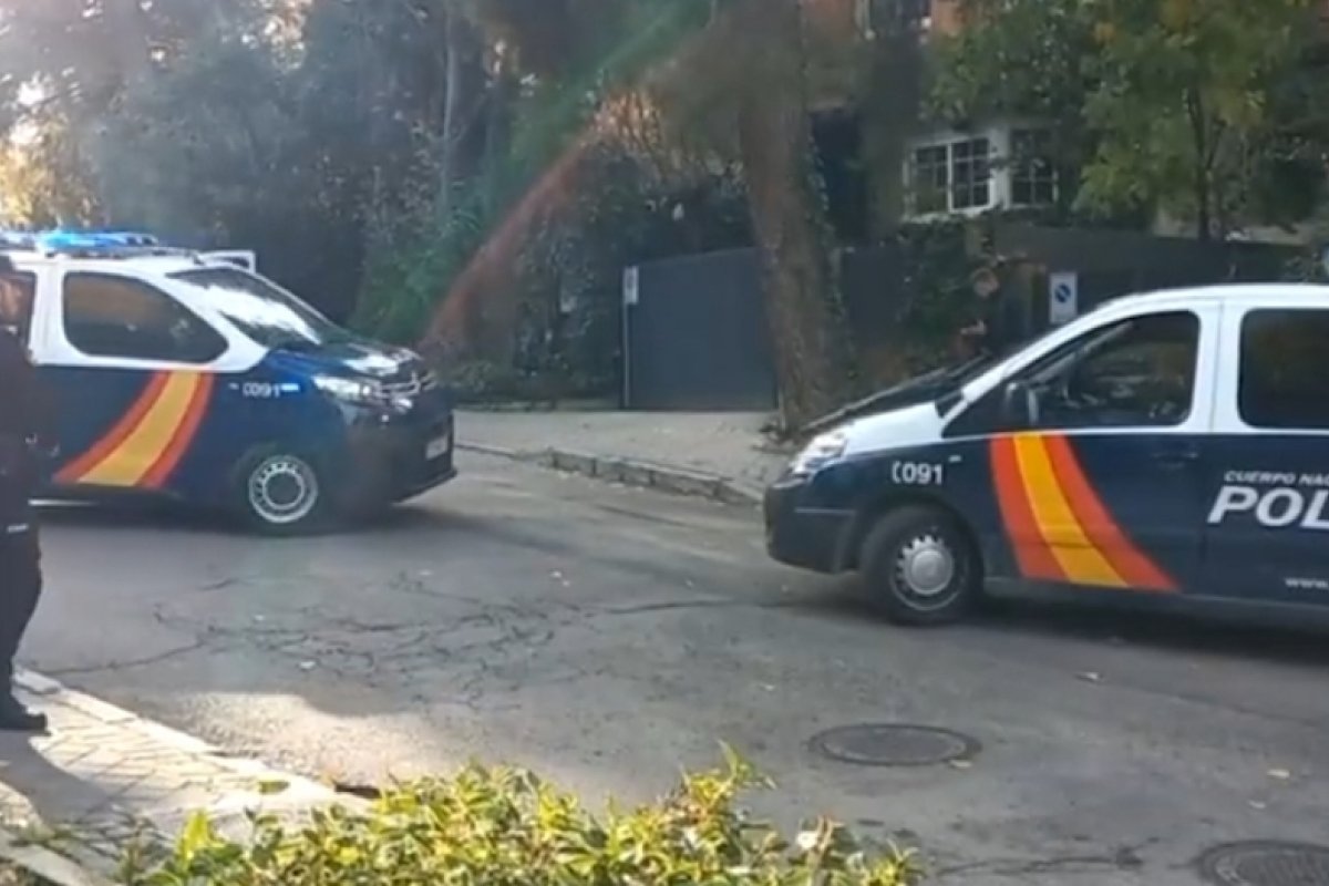 Carta-bomba explode na Embaixada da Ucrânia em Madri