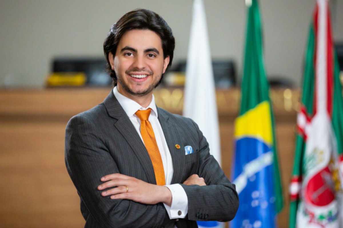 Vídeo: vereador denuncia TSE por uso de empresa de monitoramento de redes sociais para "censurar" o país