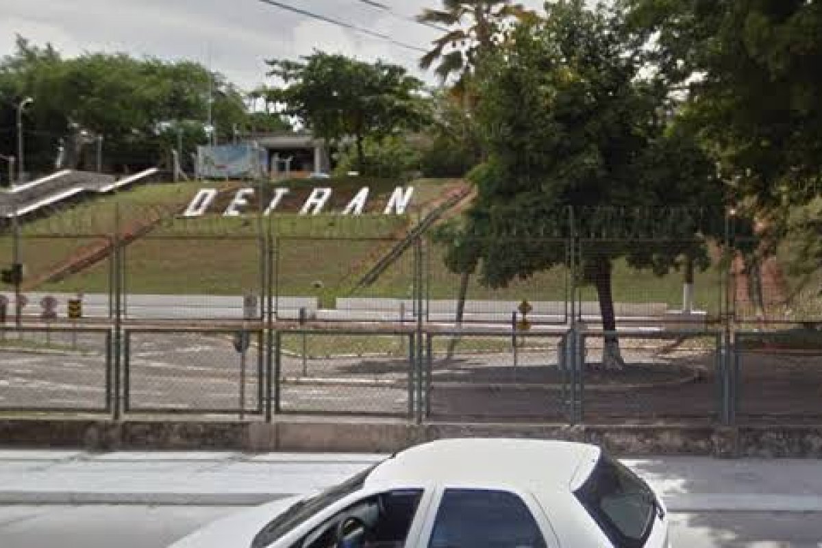 Detran afirma que vai exonerar servidores investigados por venda de CNH