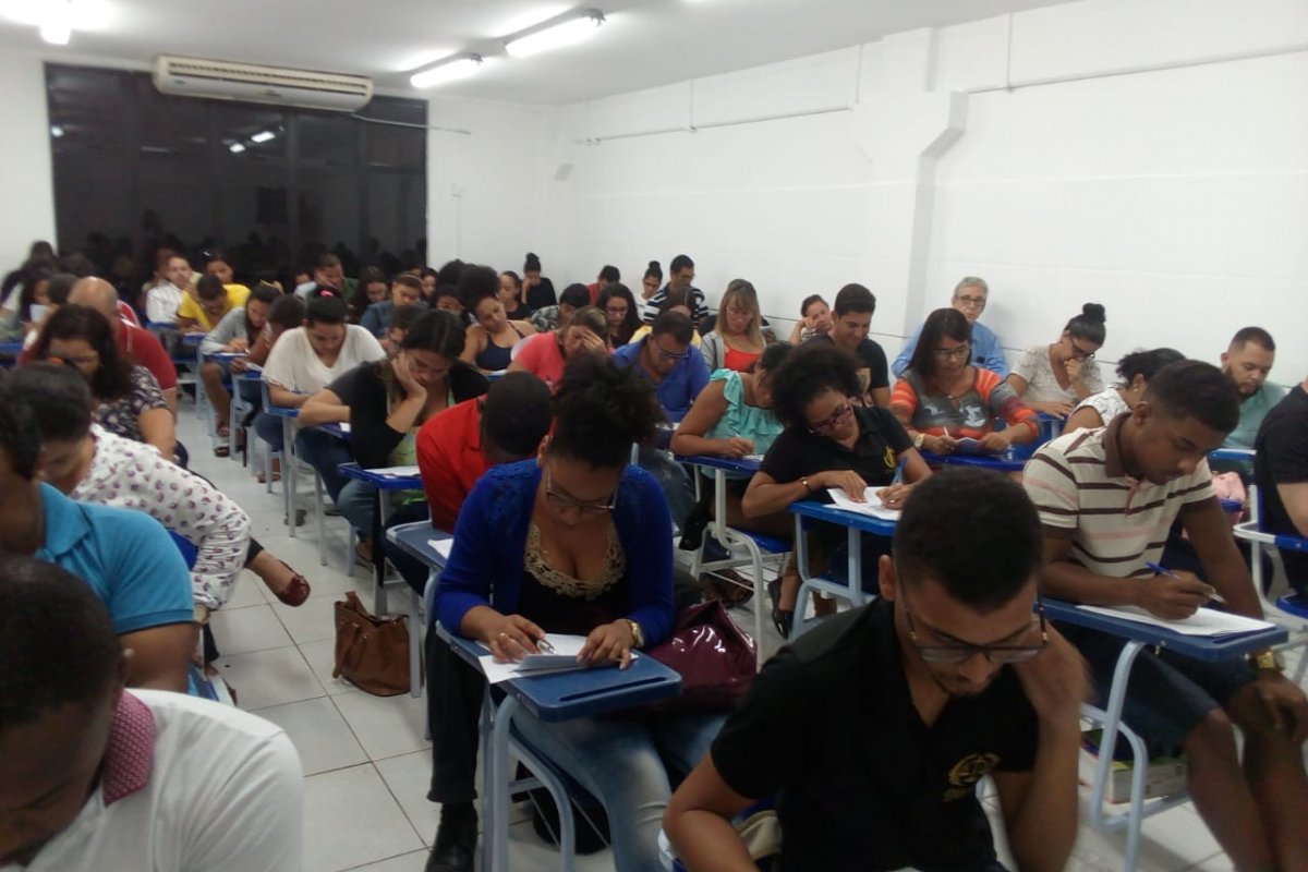Faculdade de Salvador realiza aulão preparatório para concurso da prefeitura