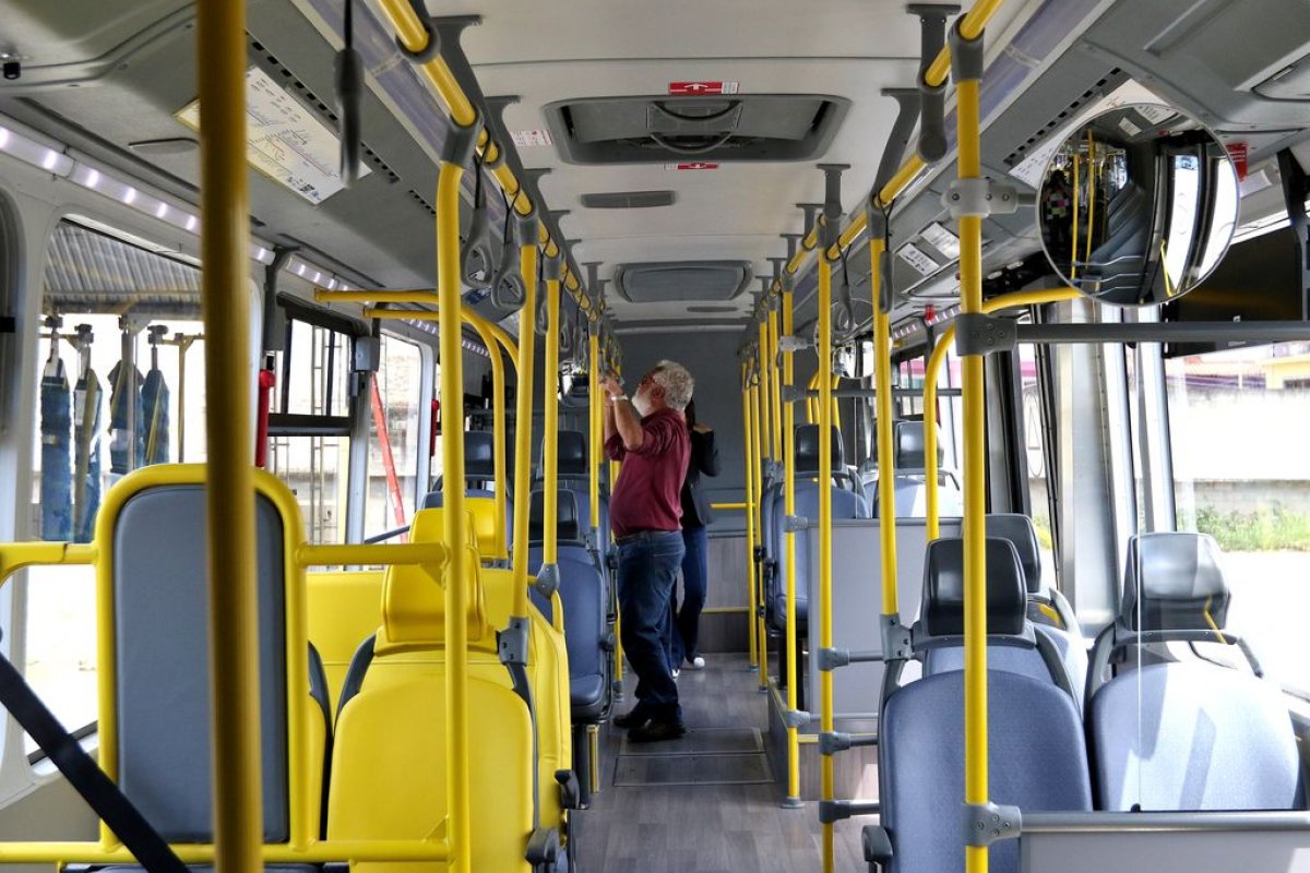 Assalto a ônibus em Salvador deixa um cobrador baleado