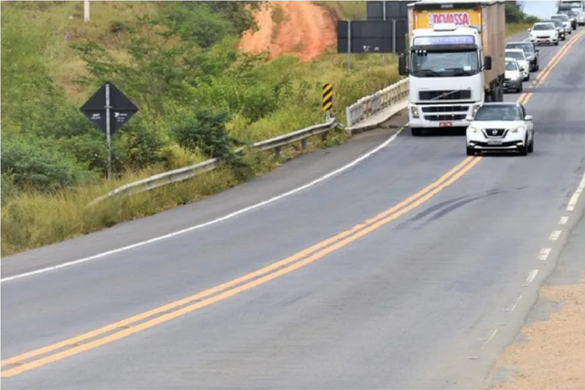 PRF registra média diária de 99 ultrapassagens irregulares em BRs que cortam a Bahia