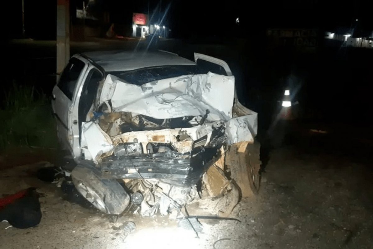 BR-020: batida entre carro de passeio e ônibus deixa uma pessoa morta e outra ferida