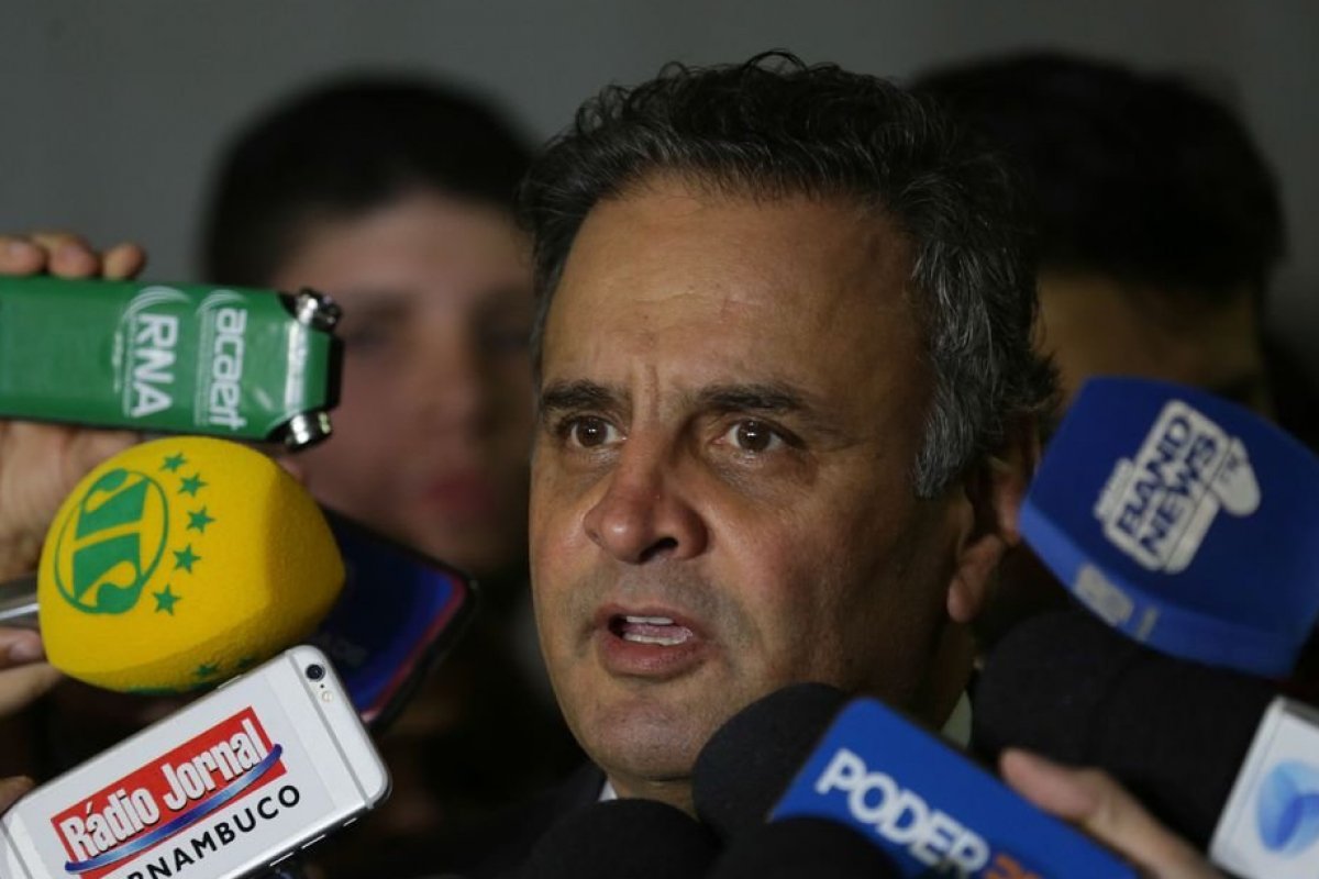 “Quer levar um exemplar de cada espécie para o seu governo”, diz Aécio Neves sobre governo Lula