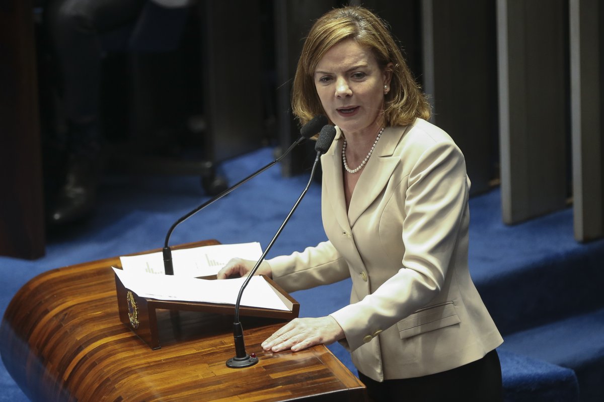 Gleisi Hoffmann seguirá na presidência do PT e não terá ministério