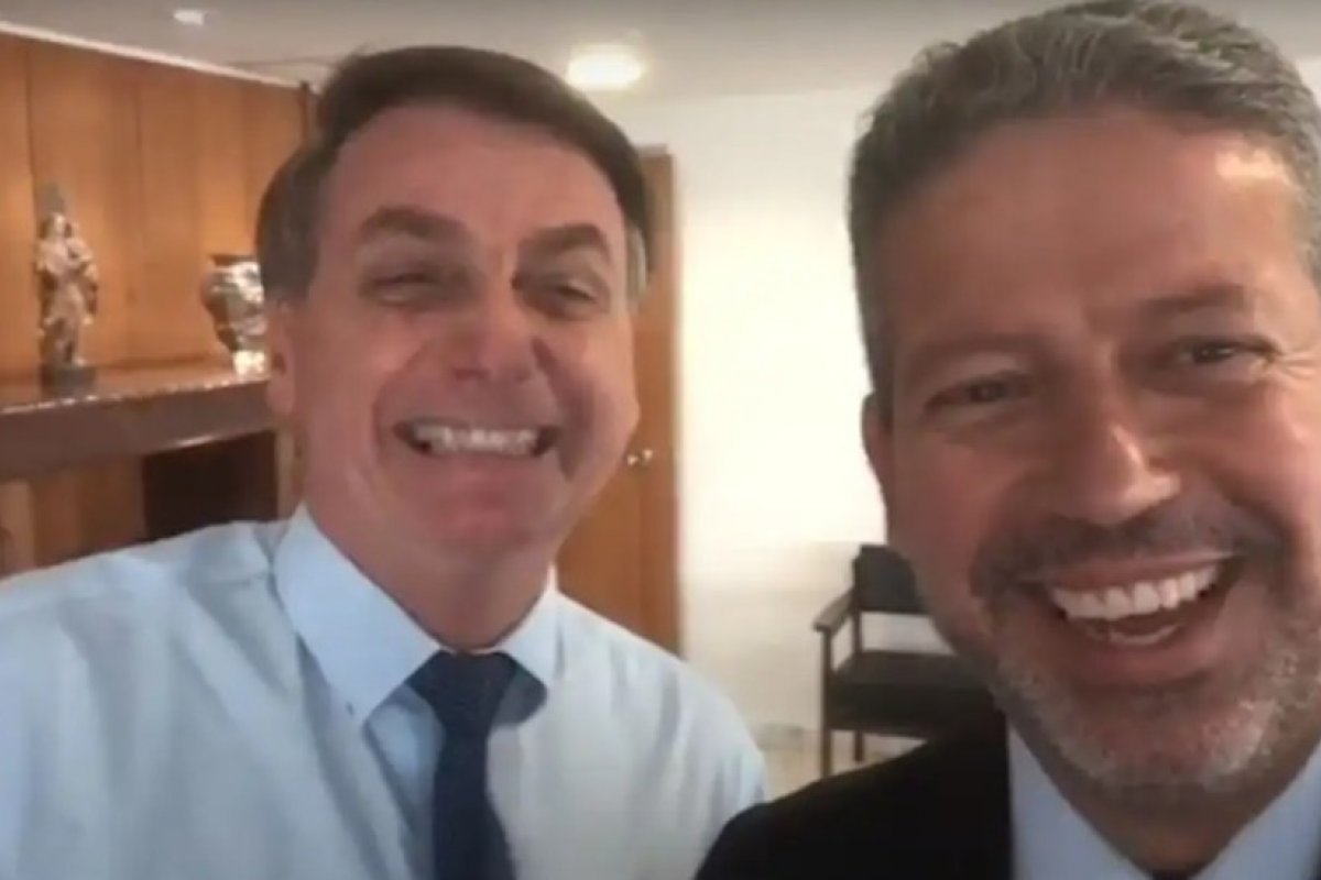 Lira concede aposentadoria a Bolsonaro pelo período na Câmara dos Deputados