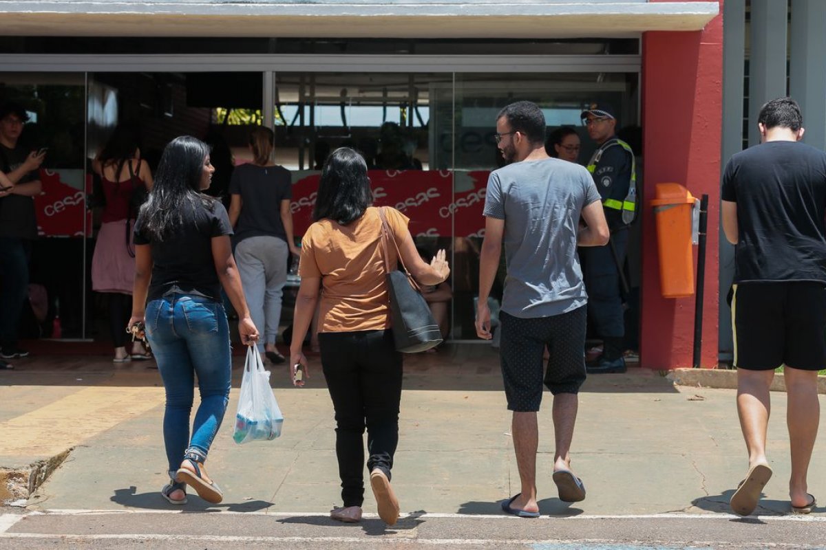 Após 2 anos de pandemia, um em cada quatro jovens de 15 a 29 anos não estuda no Brasil