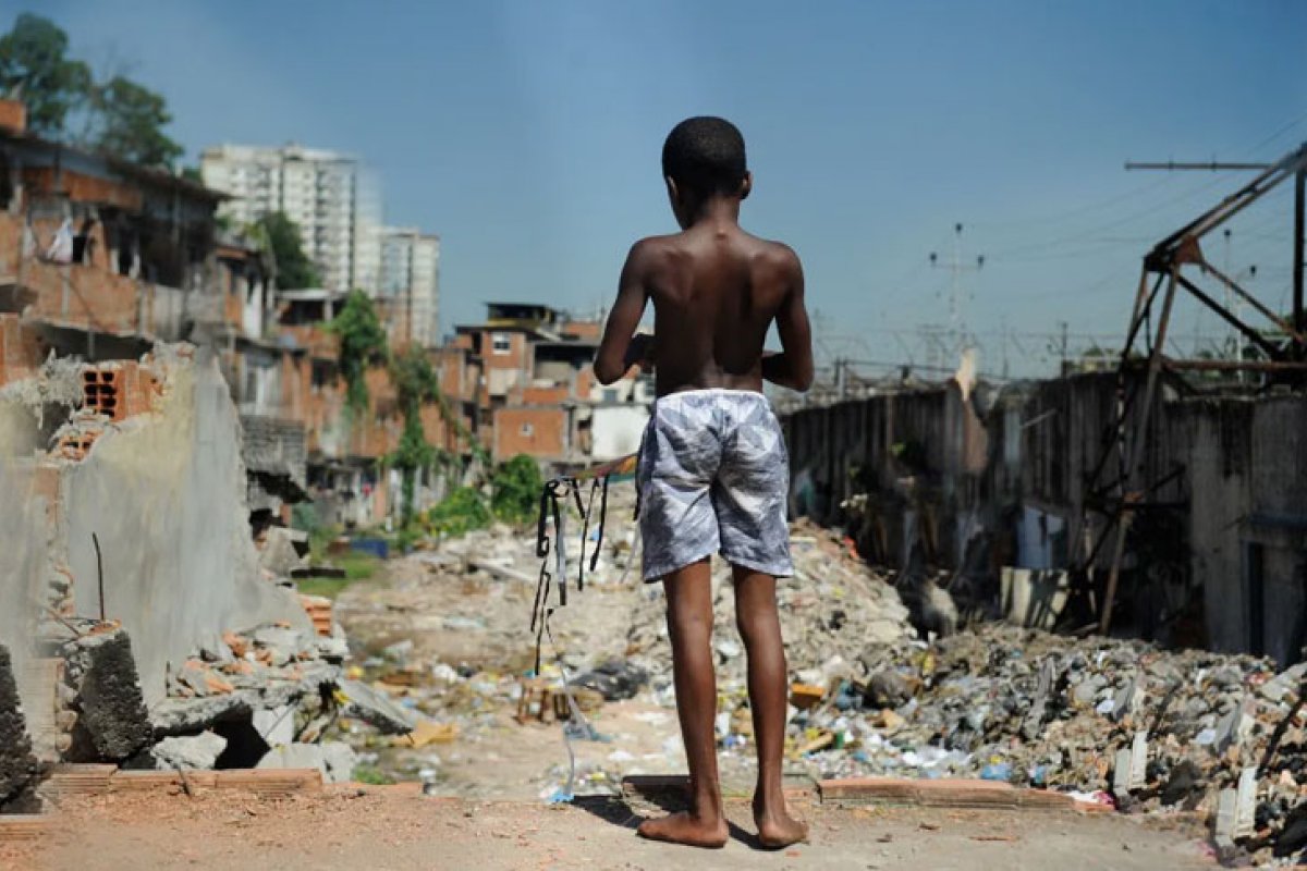 Bahia e Salvador atingiram recordes de pobreza e extrema pobreza em 2021, diz IBGE