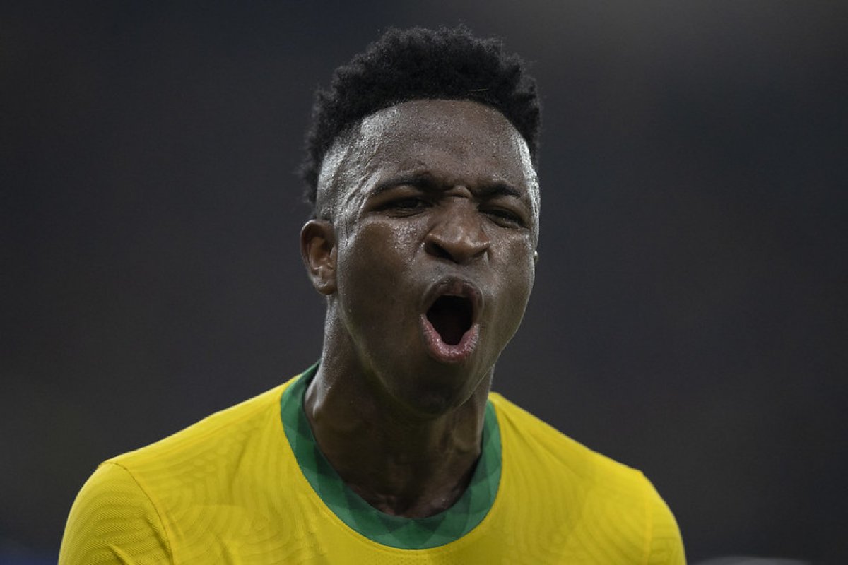 Ministério Público de Madrid arquiva denúncia de racismo contra Vini Jr.