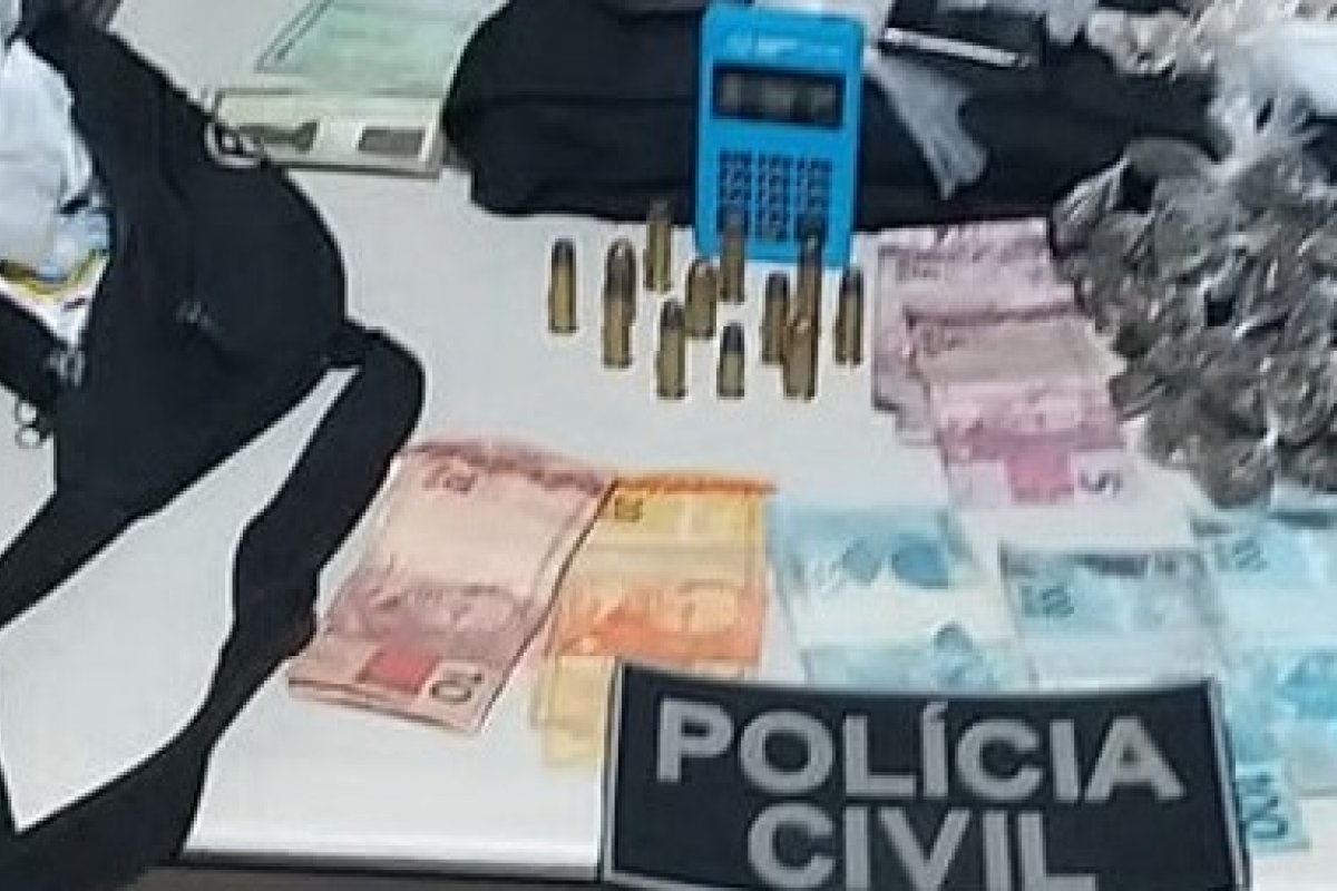 Dois homens são presos por homicídio e tráfico de drogas no interior da Bahia