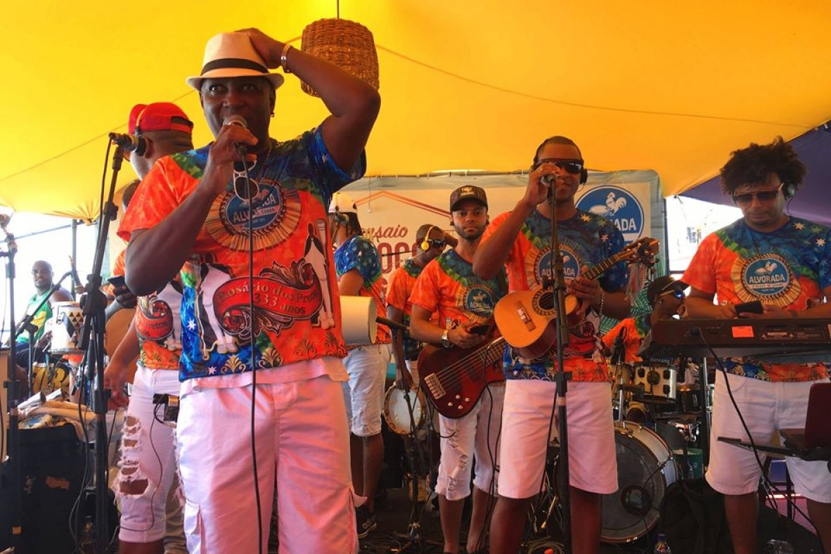 Bloco Alvorada antecipa Dia Nacional do Samba celebrando 45 carnavais