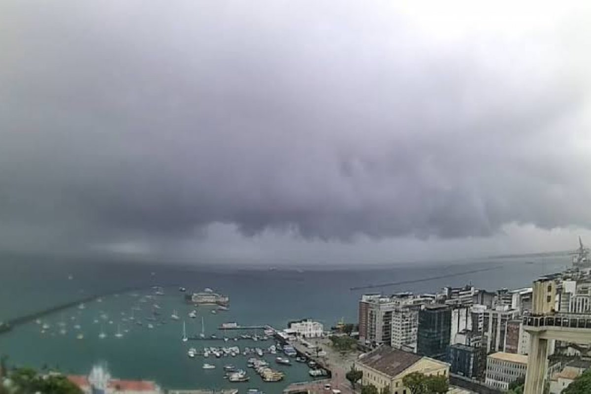 Final de semana pode continuar com chuva em Salvador