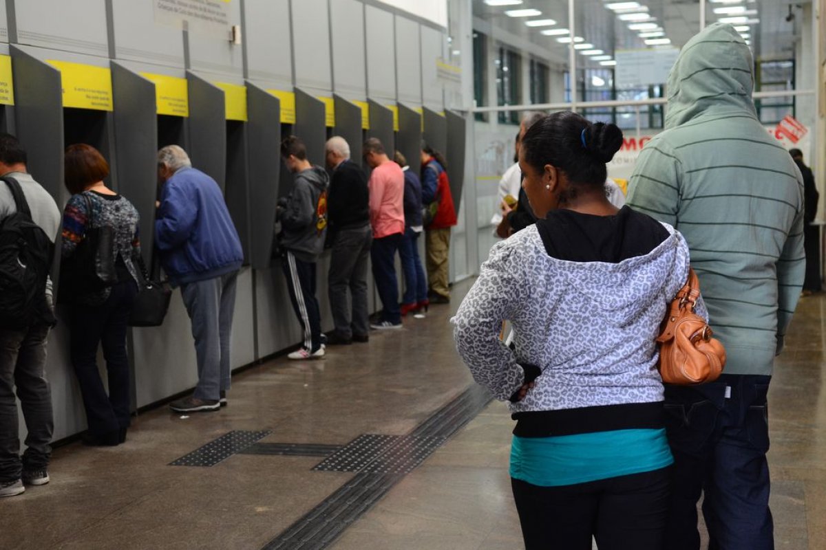 Auxílio Brasil e Auxílio Gás começam a ser pagos no dia 12 e dezembro