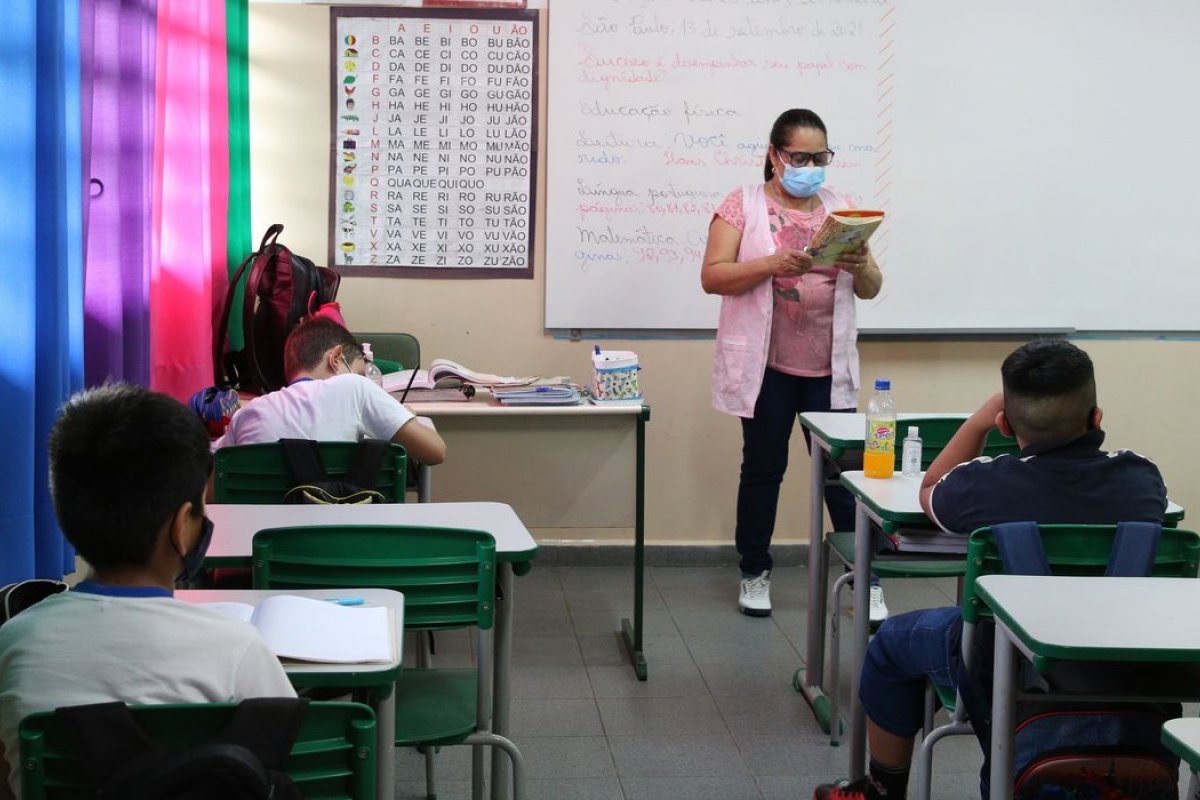 Mensalidades escolares devem subir mais de 10% em 2023, aponta pesquisa