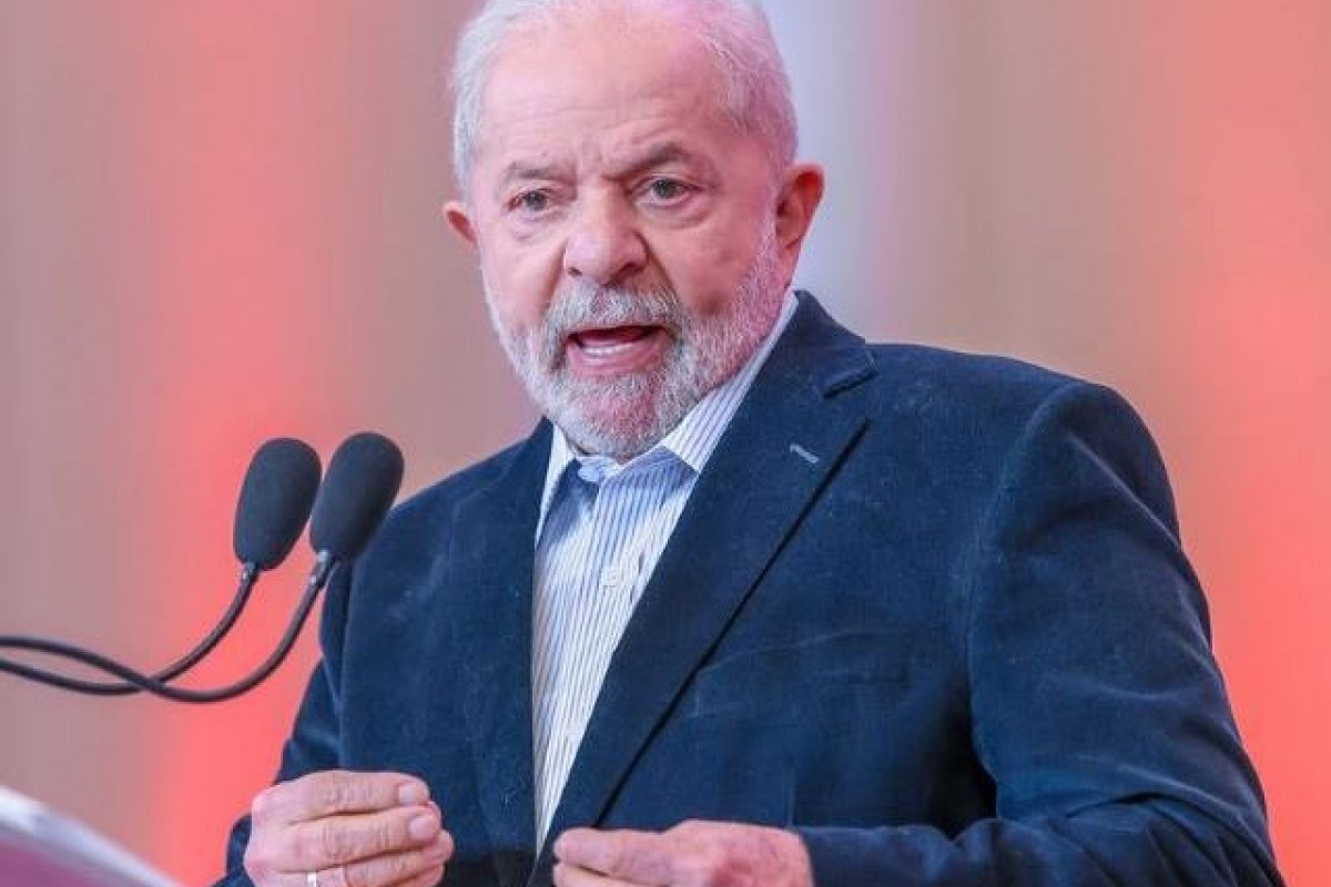 Lula fará exames na garganta neste domingo (4)