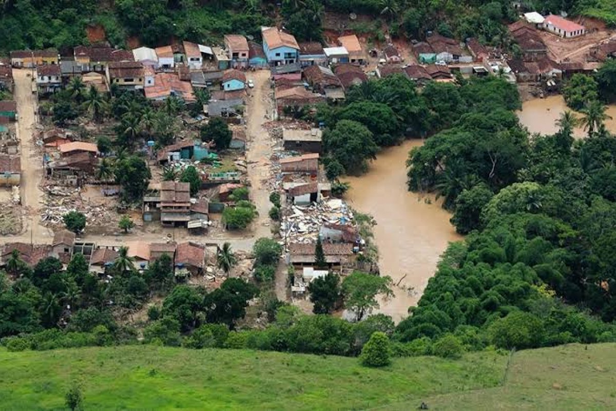 Mais de 65 mil pessoas já foram afetadas pelas fortes chuvas que atingem a Bahia