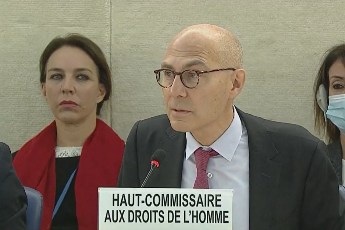 Procurador-geral do Irã anuncia extinção da polícia da moralidade após onda de manifestações