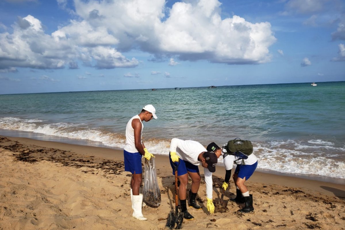 Pesquisador defende monitoramento por satélite para investigar vazamento de óleo
