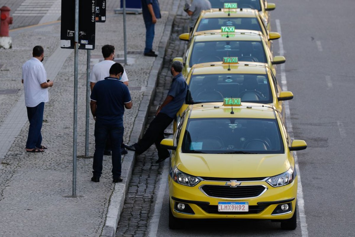 Após revisão, benefício taxista vai pagar parcela extra em dezembro