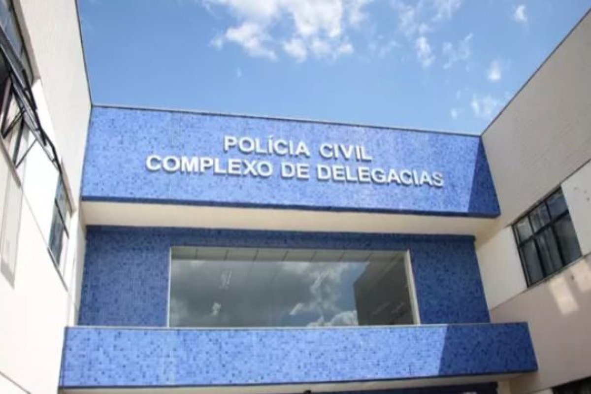 Mulher é encontrada morta dentro de casa em Feira de Santana, na Bahia