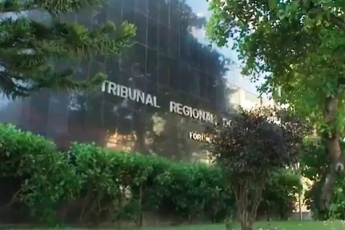 Queda de energia faz com que grupo de candidatos não realizem prova do concurso do TRT