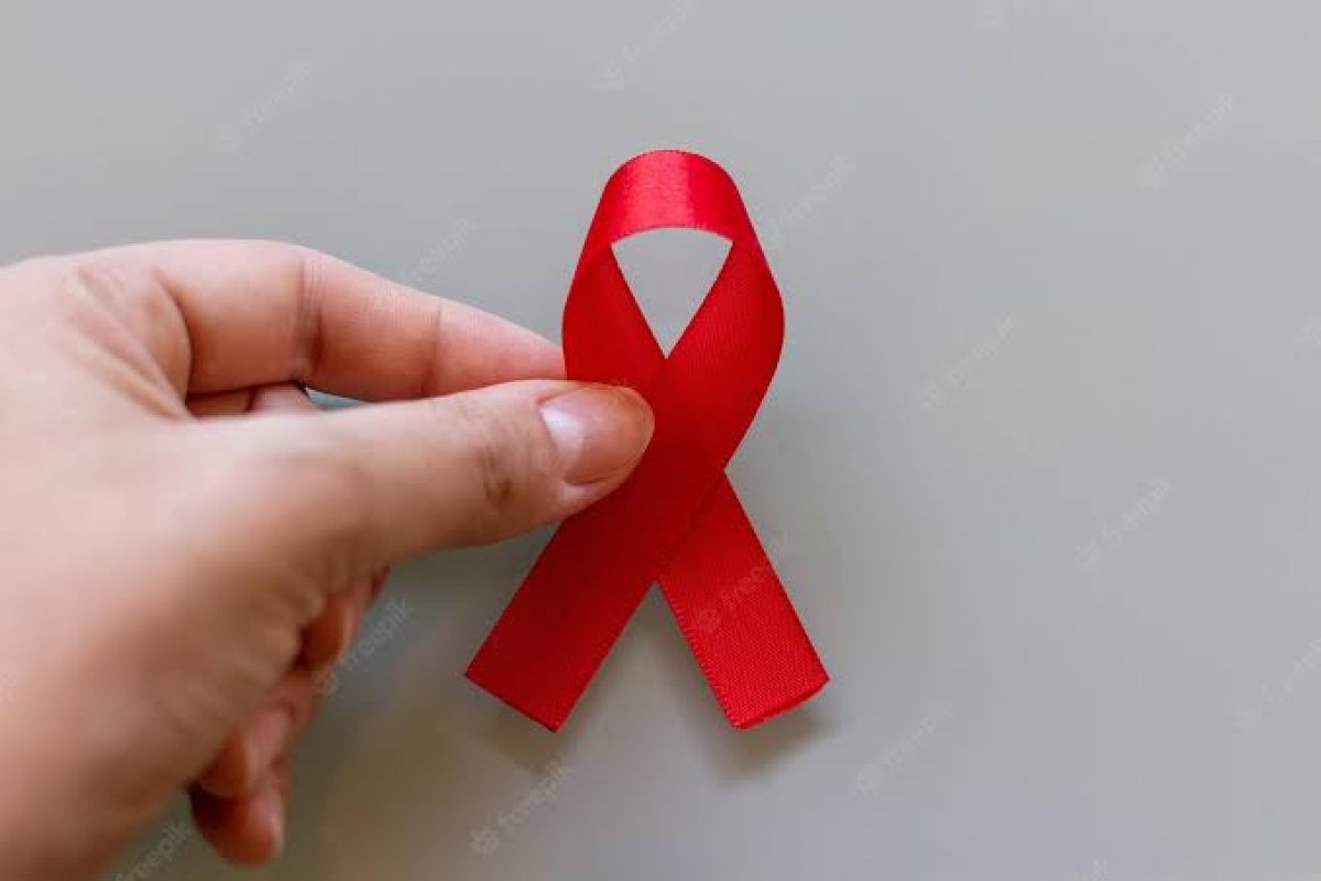 No Brasil, ao menos cinco pessoas foram infectadas pelo vírus do HIV a cada hora em 2021