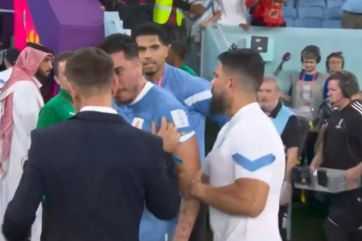 Fifa abre processo disciplinar contra Federação Uruguaia e quatro jogadores