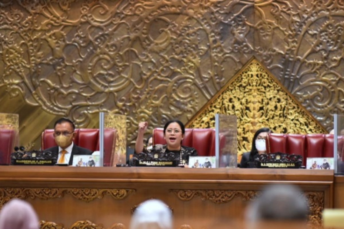 Indonésia aprova lei que pune sexo fora do casamento