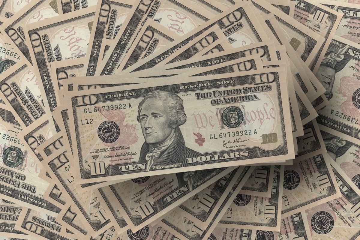 Dólar recua 0,38% após salto da véspera com mercado na espera da votação da PEC da Transição