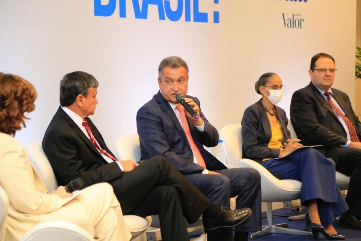 Rui defende ampla participação dos setores sociais para reconstrução do país