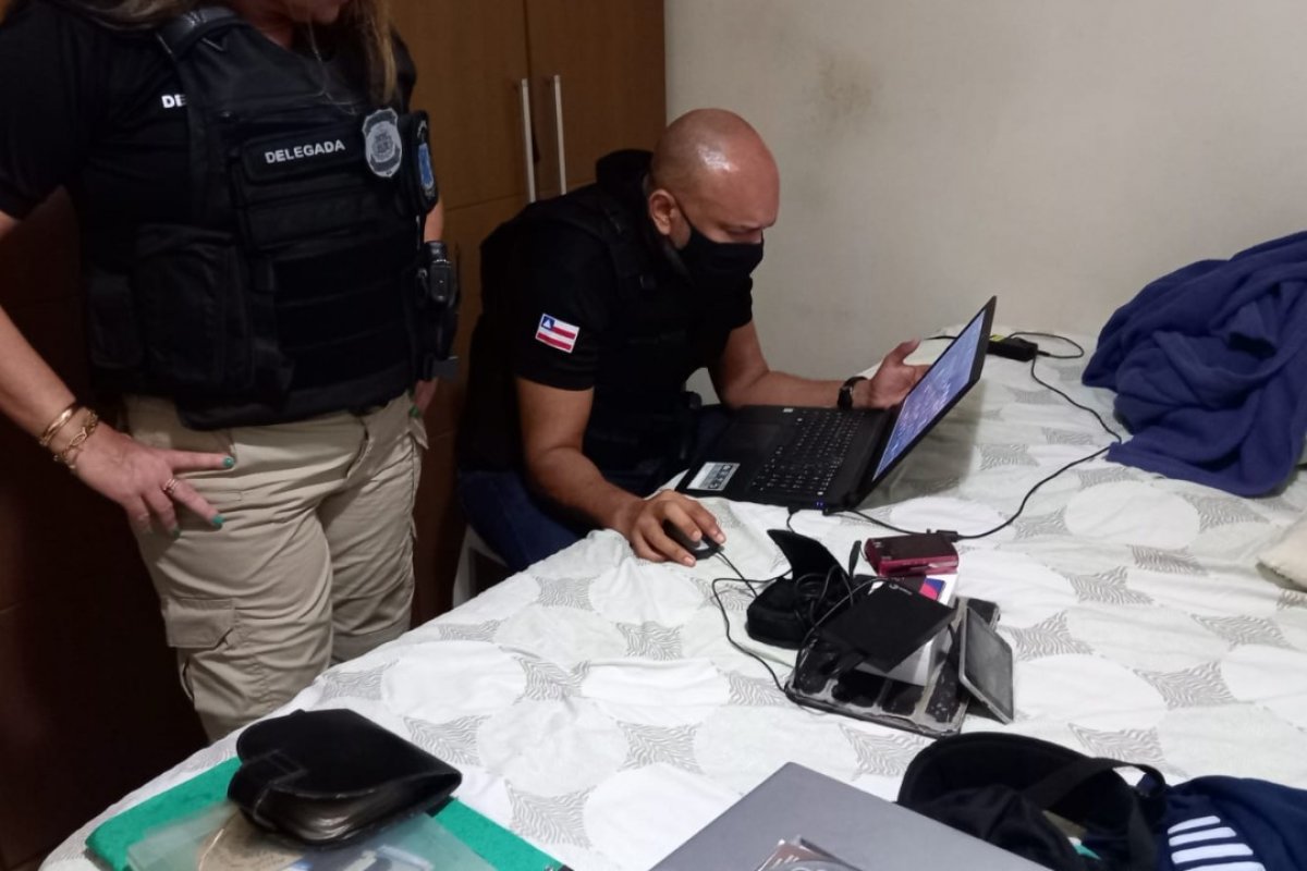 Homens são presos por armazenamento de pornografia infantojuvenil em Salvador