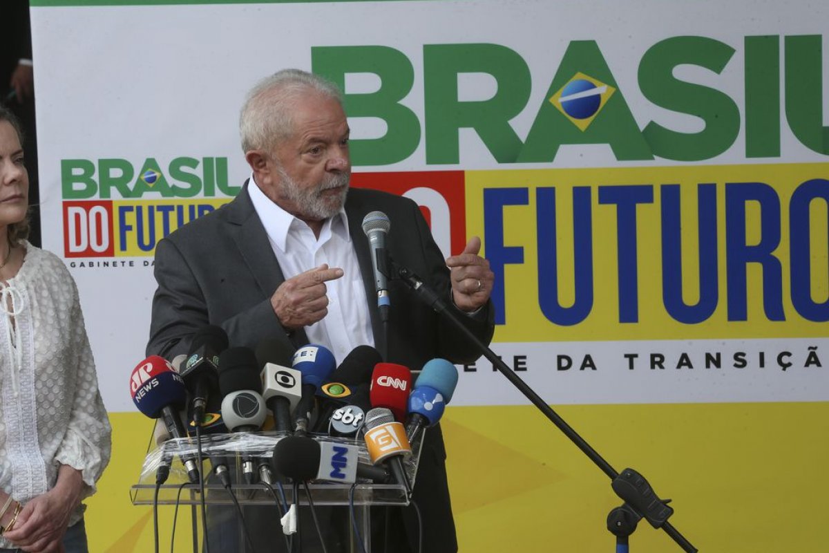 PEC da Transição para ampliar o teto fiscal é aprovada pela CCJ do Senado