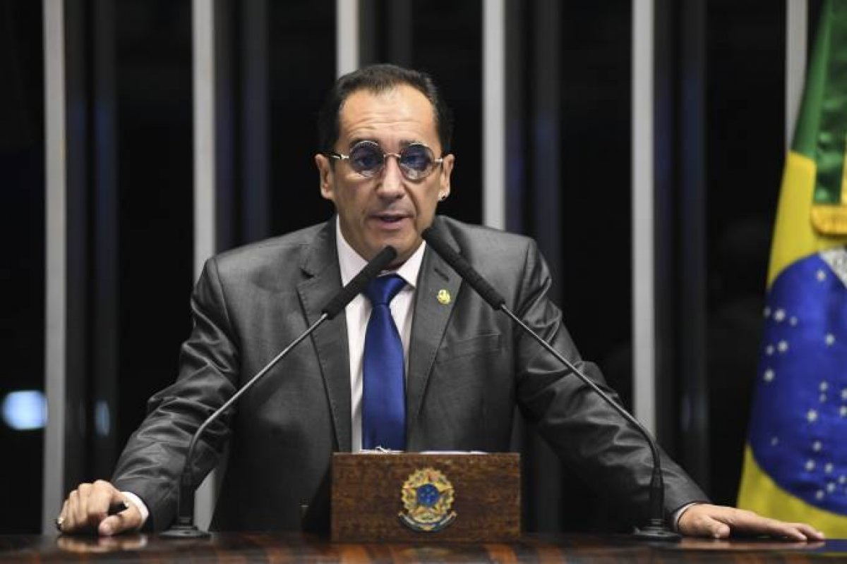 Jorge Kajuru deixa UTI de hospital em Brasília